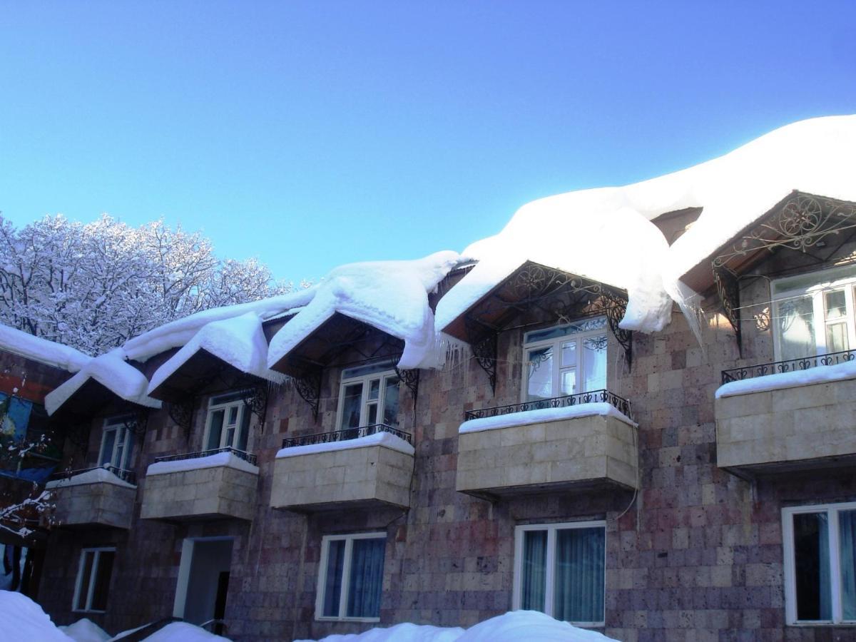 Дом Писателей Цахкадзора Hotel Eksteriør billede